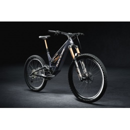 kellys_2021_theos_f90-real